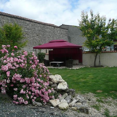 Maison Blanc Bed and Breakfast Gibourne Exterior foto