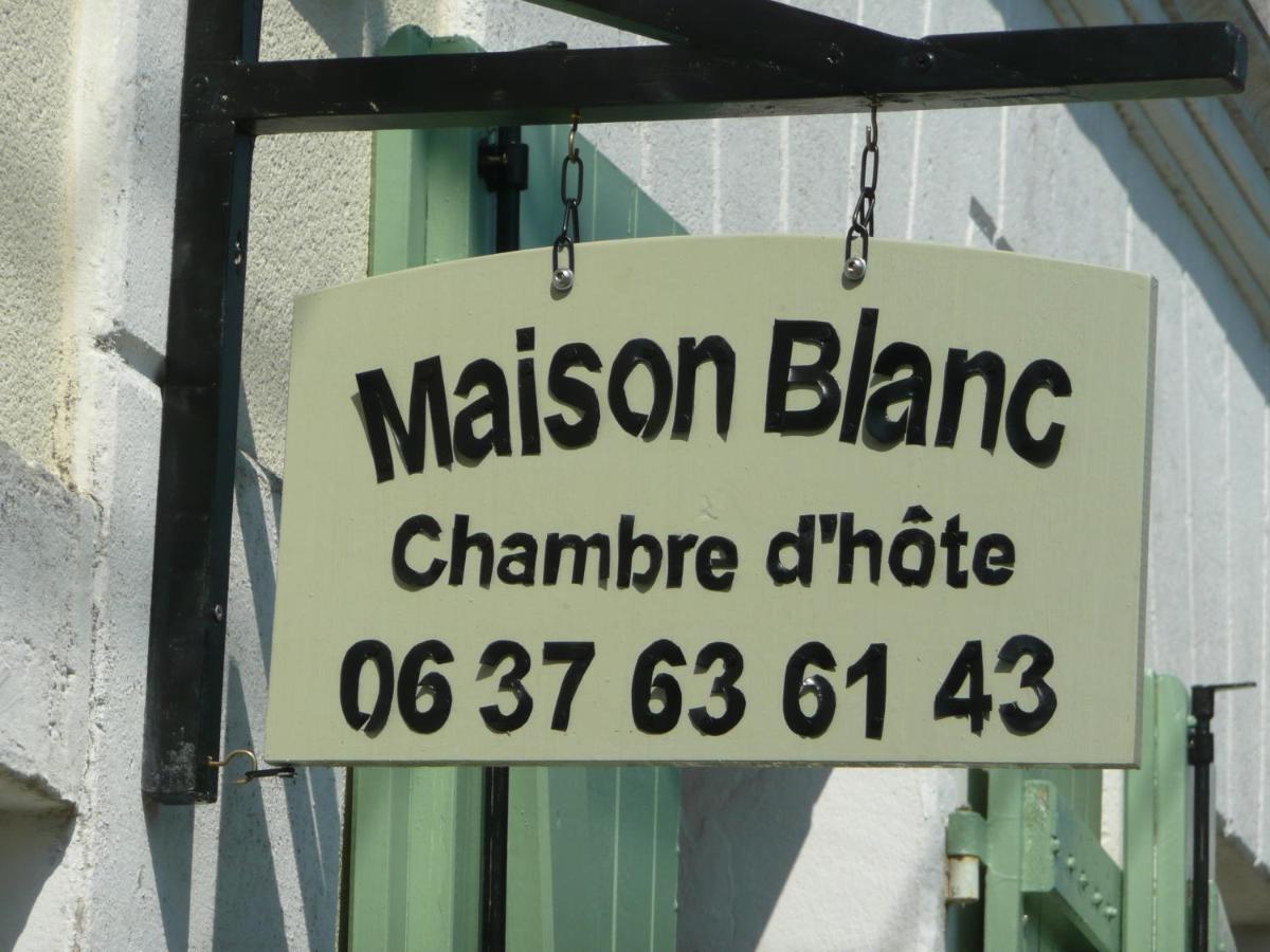 Maison Blanc Bed and Breakfast Gibourne Exterior foto